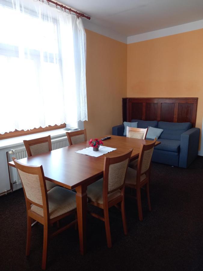 Penzion U školy Staré Město Exteriér fotografie